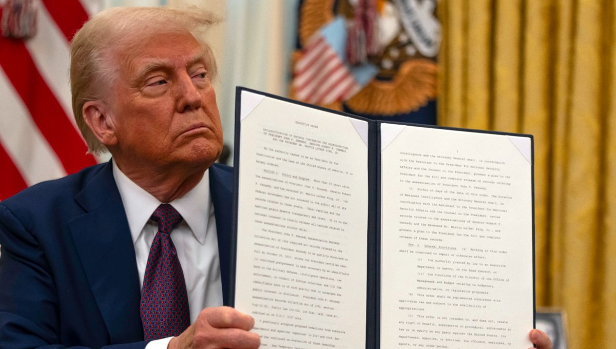 Trump, trans bireylerin orduya katılmasını engelleyen kararnameyi imzaladı Trump, trans bireylerin orduya katılmasını engelleyen kararnameyi imzaladı