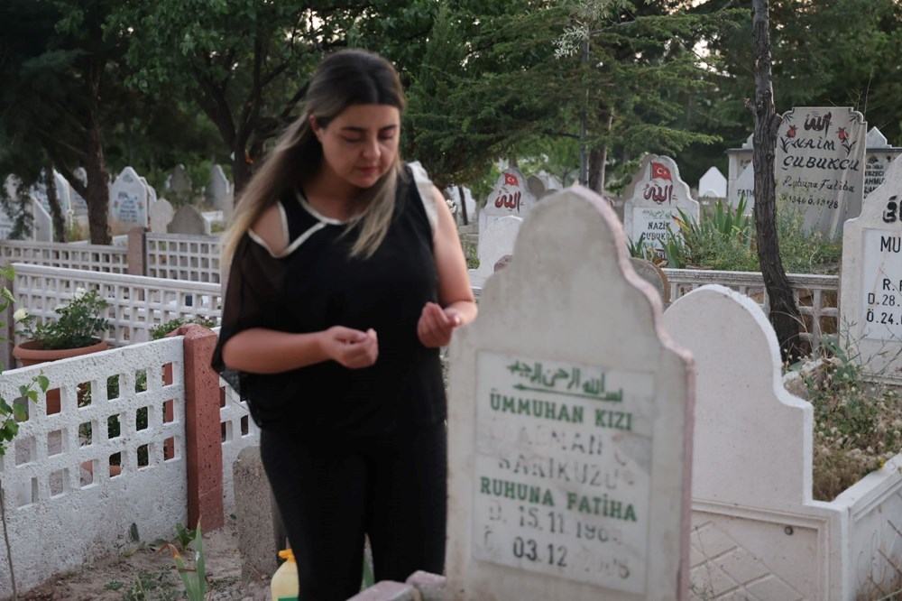 Bir günlükken cami avlusuna bırakıp öldü demişler: Ailesini ararken kendi mezarını buldu - 2