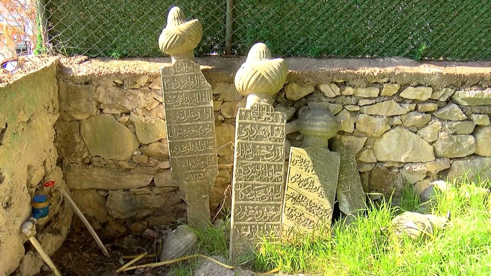 Şile'de tarihi mezar taşlarının mezarlık duvarında kullanıldığı ortaya çıktı - 2