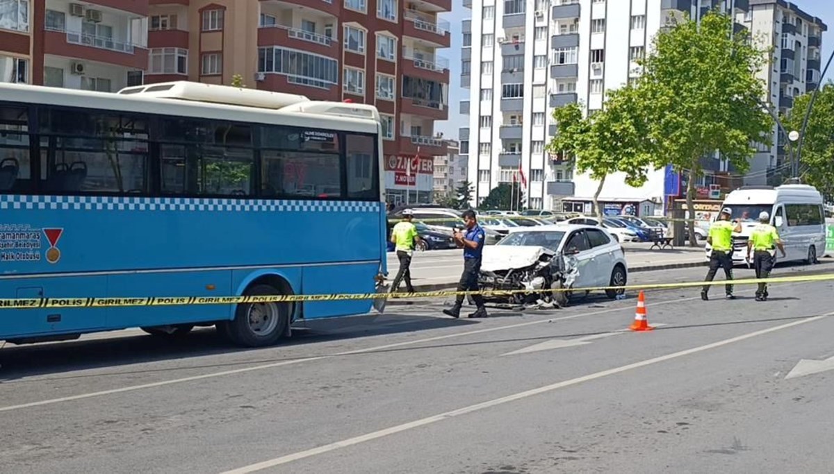 Otomobil halk otobüsüne çarptı: 1 ölü, 8 yaralı Otomobil halk otobüsüne çarptı: 1 ölü, 8 yaralı
