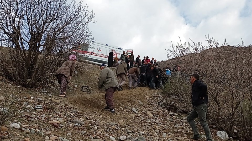 Batman'da öğrencileri ve işçileri taşıyan servis devrildi: 2 ölü, 24 yaralı - 3