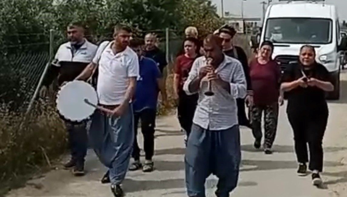 Davul zurna ile toprağa verildi