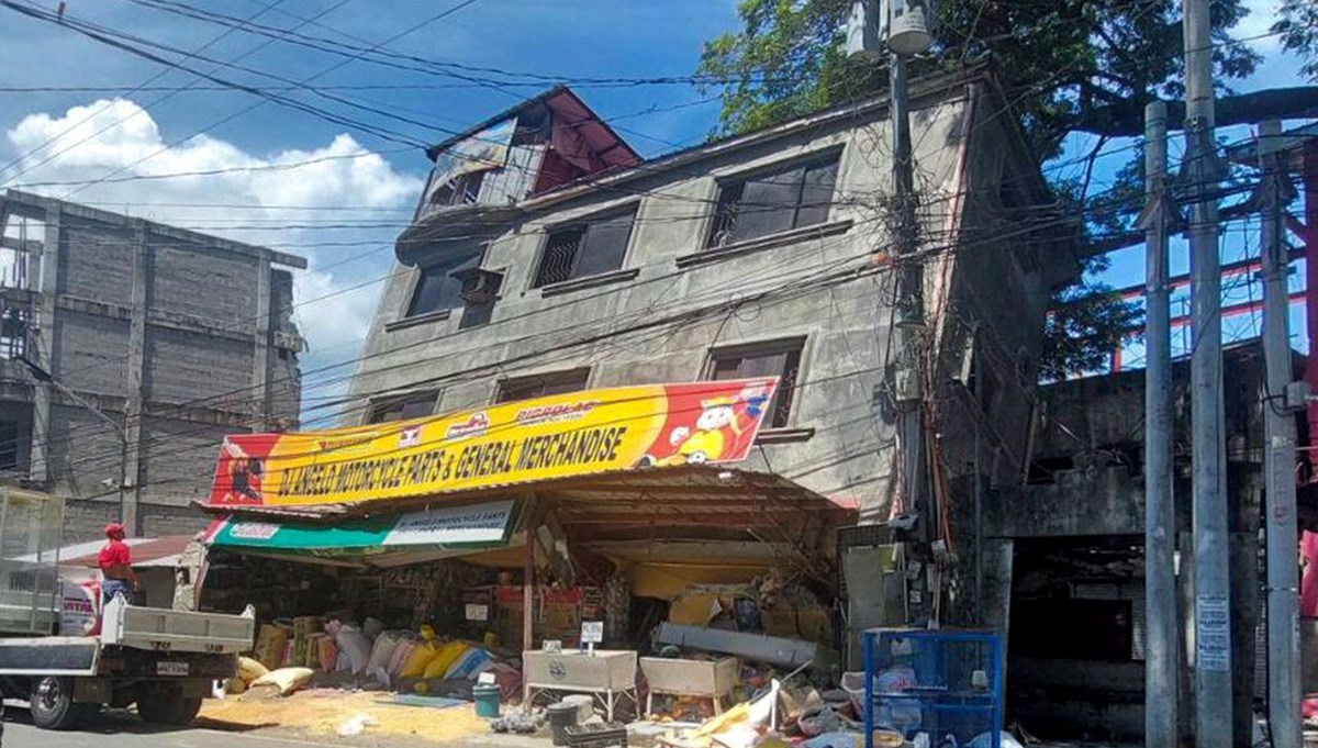 Filipinler'de 7 büyüklüğünde deprem