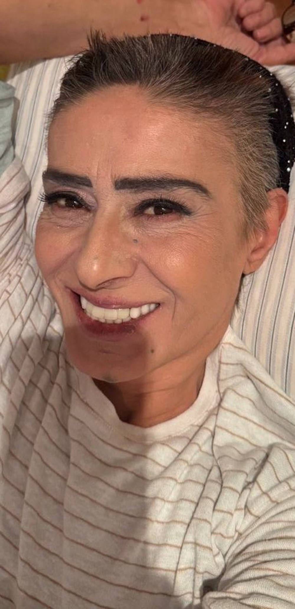 Yıldız Tilbe'den Şaşırtan İmaj Değişikliği: "Saçlarımla Birlikte Yaralarım da Gidecek" 75 CaQbvtmjPkiJgo26X7Nh1Q