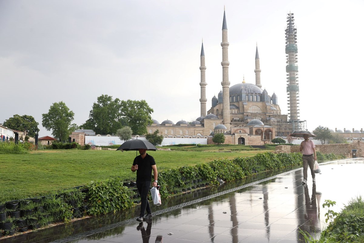 Edirne’de yaz yağmuru sürprizi