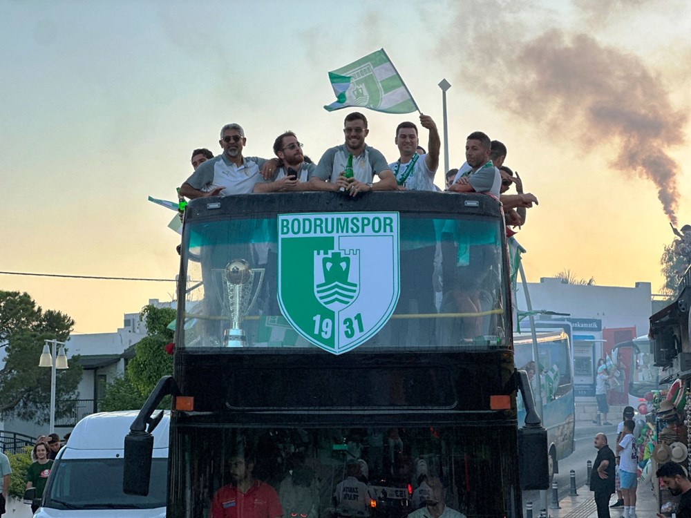 Bodrum’da şampiyonluk coşkusu: Binlerce taraftar kenti yeşil-beyaza bürüdü - 15