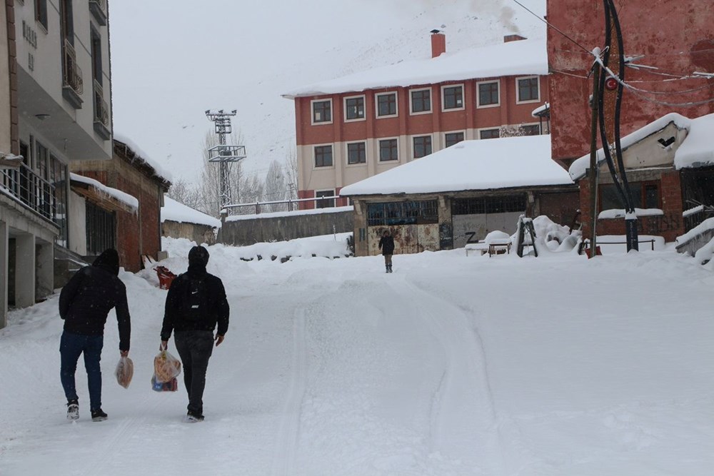 Doğu’da kar esareti: 1070 köy yolu ulaşıma kapandı - 9