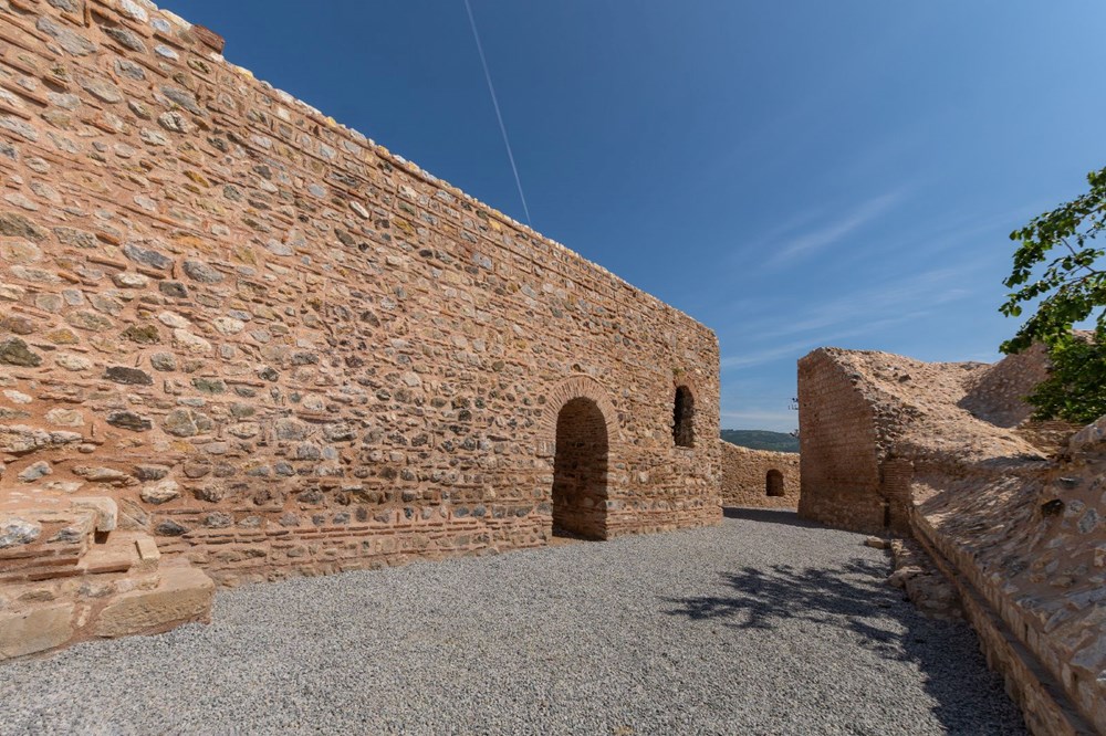 İznik surları kazısında mezarlar ve çok sayıda insan iskeleti bulundu - 5
