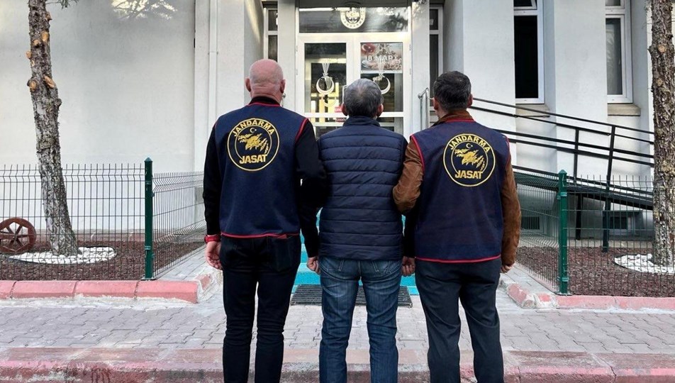 MİT TIR'larının durdurulduğu dönemde emniyet müdürüydü: Firari FETÖ'cü yakalandı
