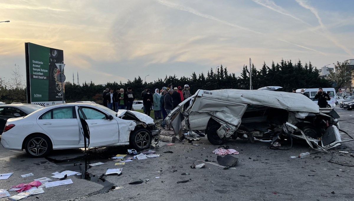 Ümraniye'de zincirleme kaza: 1'i ağır 8 yaralı