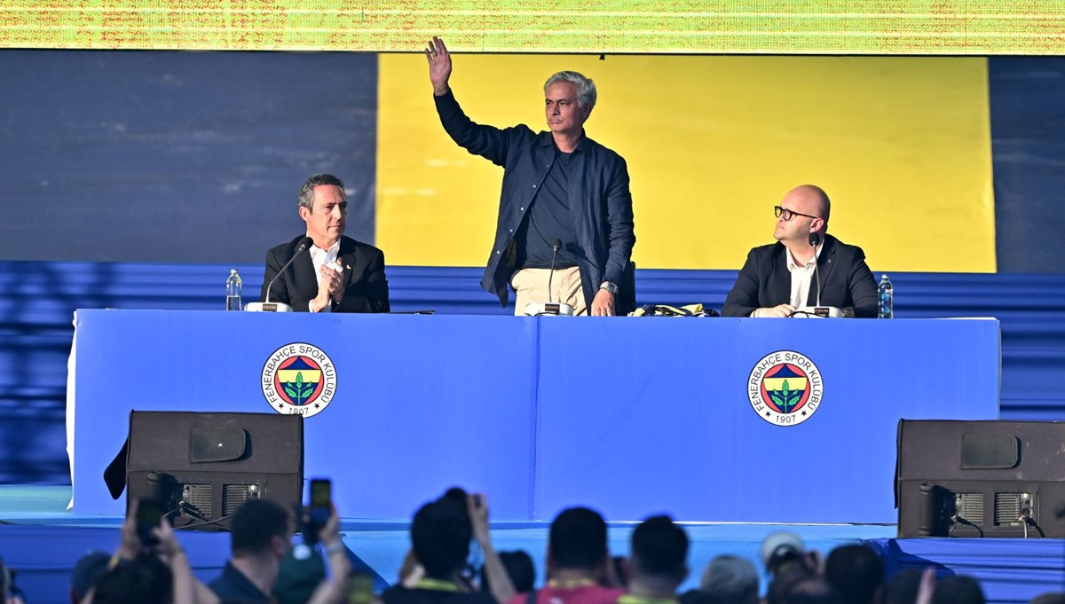 Jose Mourinho, Fenerbahçe'ye imzayı attı