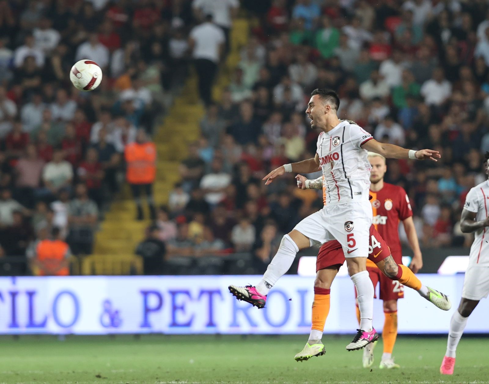 Galatasaray, Gaziantep FK Deplasmanında Farklı Kazandı - Son Dakika ...