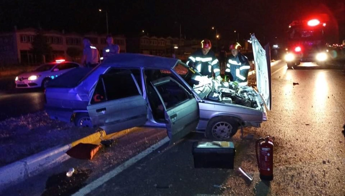 Kontrolden çıkan otomobil refüje çıktı: 1 yaralı Kontrolden çıkan otomobil refüje çıktı: 1 yaralı