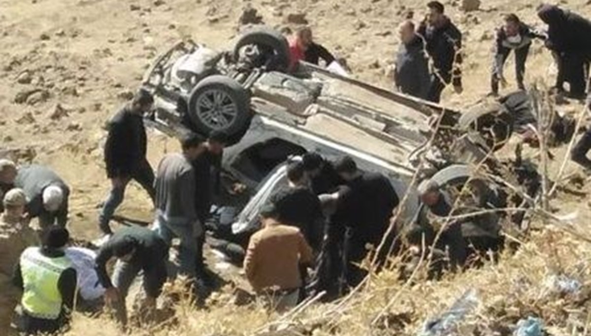 Şarampole devrilen otomobildeki 3 kişi öldü