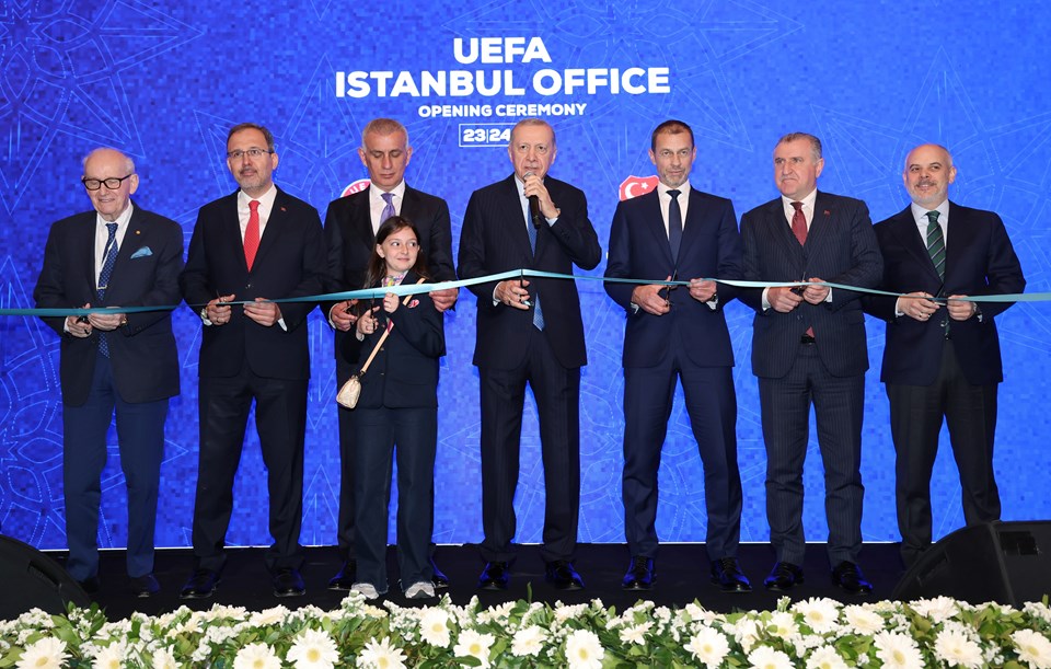 Cumhurbaşkanı Erdoğan: Deprem günlük siyasete alet edilemez - 1