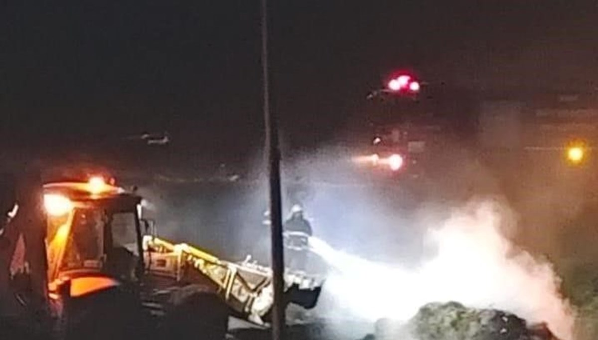 Van'da 800 bağ ot yanarak kül oldu Van'da 800 bağ ot yanarak kül oldu