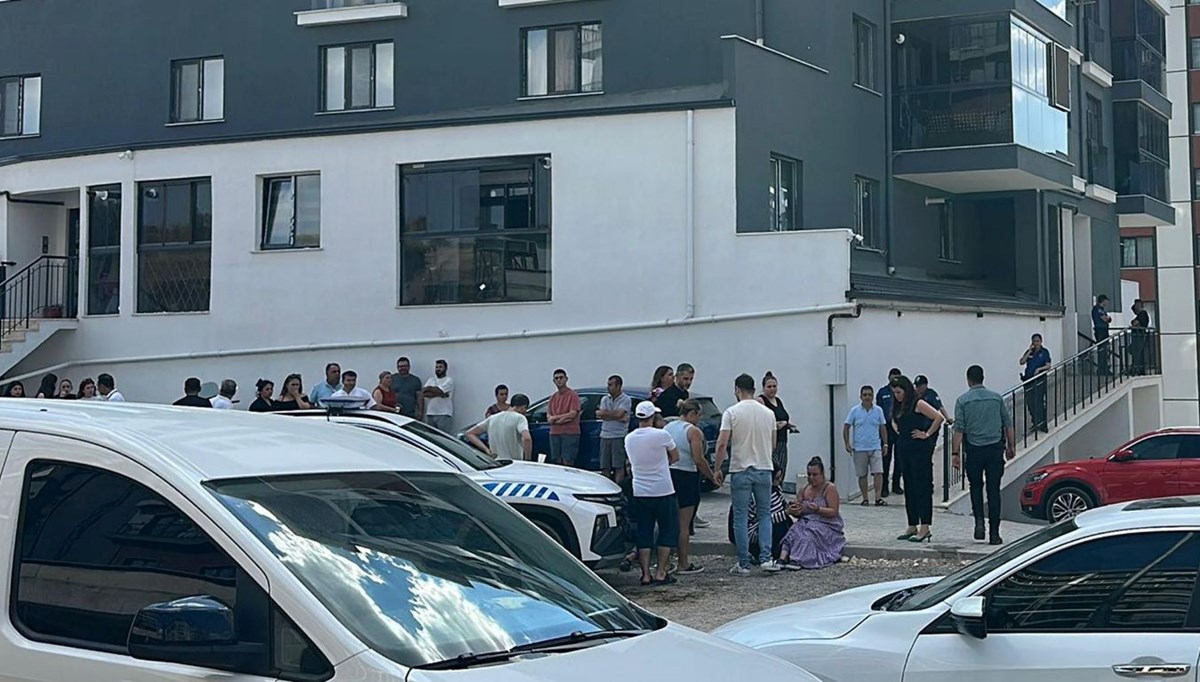 Eşini ve oğlunu boğarak öldürdü