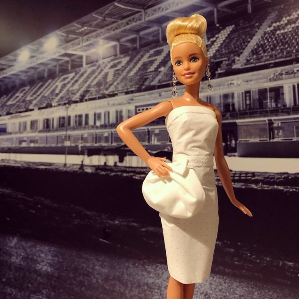 Tuvalet kağıdı ve peçeteden Barbie elbiseleri NTV Tuvalet kağıdı ve peçeteden Barbie elbiseleri NTV