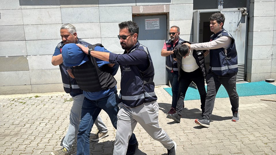 Tıraş olurken ağabeyi öldürmüştü: Babasıyla birlikte defnedildi - 1