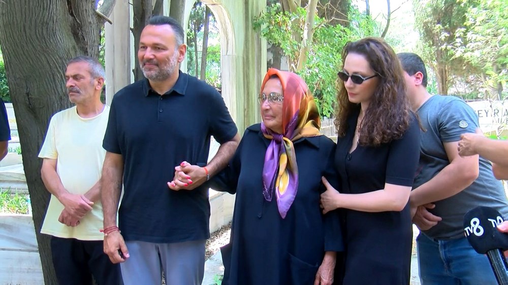 Kemal Sunal kabri başında anıldı: Çok özlüyoruz - 3
