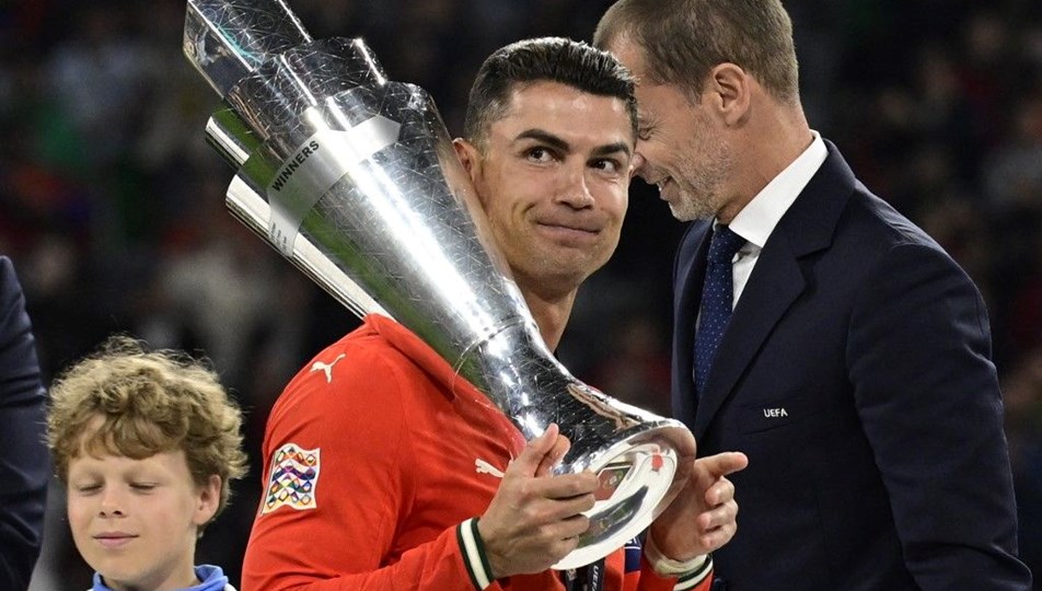 40 yaşında 34. kupasını kazanan Ronaldo'dan Suudi Arabistan kararı