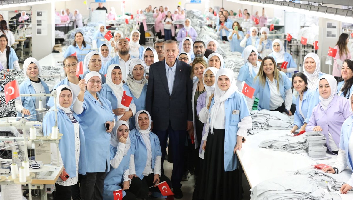 Cumhurbaşkanı Erdoğan kadın işçilerle buluştu Cumhurbaşkanı Erdoğan kadın işçilerle buluştu