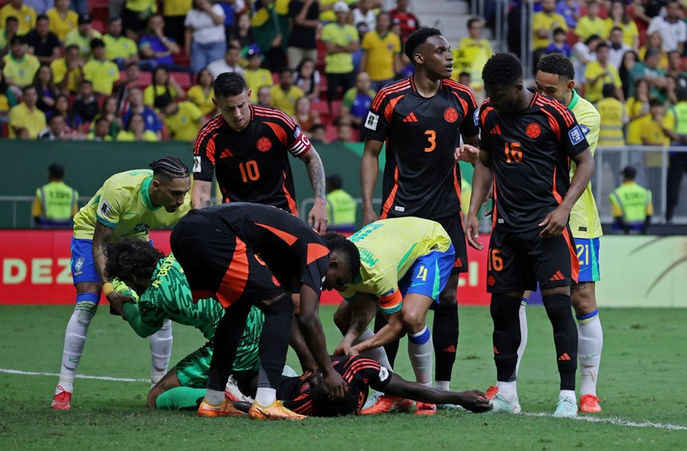 Davinson Sanchez Sahada Yığıldı Kaldı: Galatasaraylı Yıldızdan Korkutan Haber 73 CiiRt0EHbE2JrBBu4svLKQ