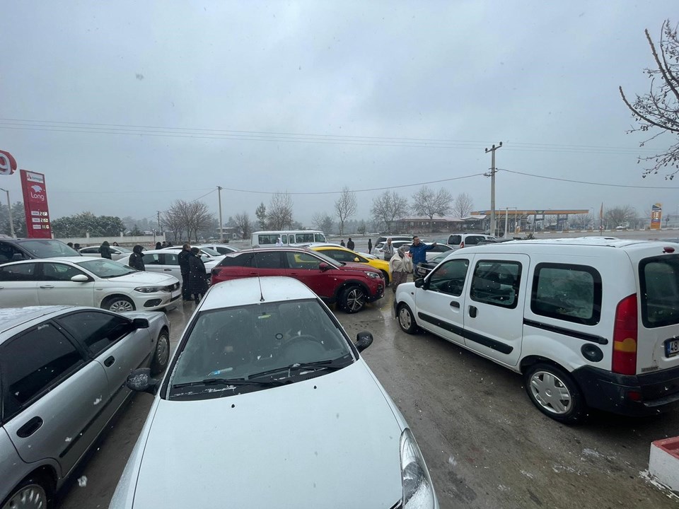 Muğla-Denizli kara yolu kar nedeniyle ulaşıma kapatıldı - 1