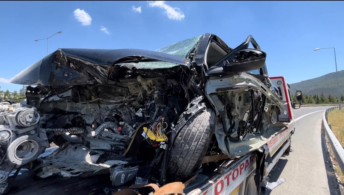 Bursa’da feci kaza: Otomobilin motoru yerinden fırladı, sürücü öldü