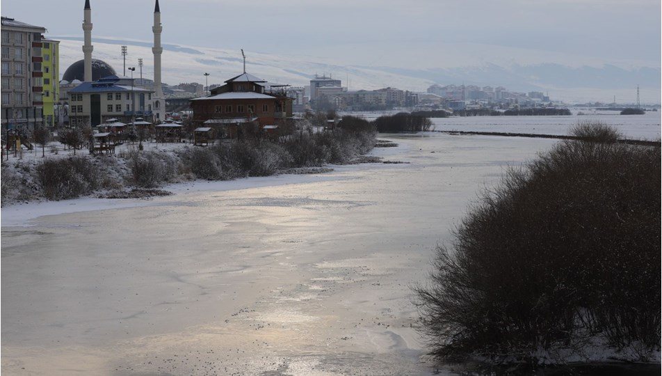 Ardahan eksi 23 dereceyi gördü