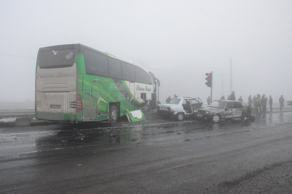 Ağrı'daki trafik kazalarında 5 kişi hayatını kaybetti - 5