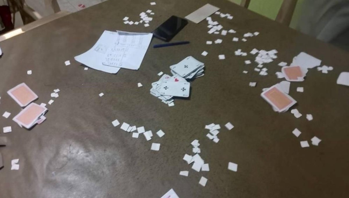 Kumar oynarken yakalanan 17 kişiye 85 bin lira ceza Kumar oynarken yakalanan 17 kişiye 85 bin lira ceza