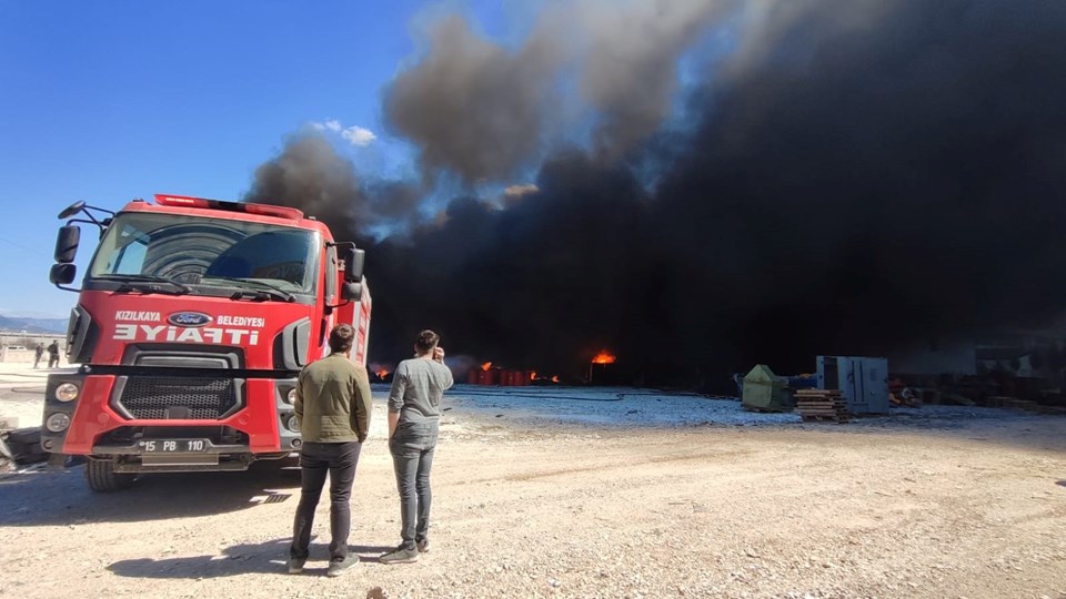 Burdur'da fabrika yangını - 1