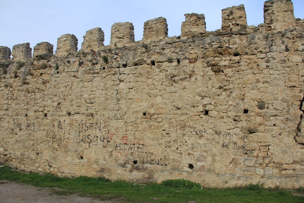Sinop'ta tarihi surlara saygısızlık - 1