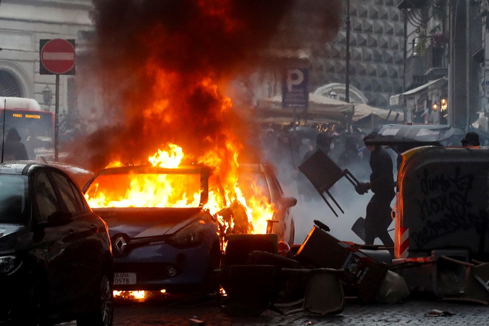 Holiganlar terör estirdi: Napoli savaş alanına döndü - 4