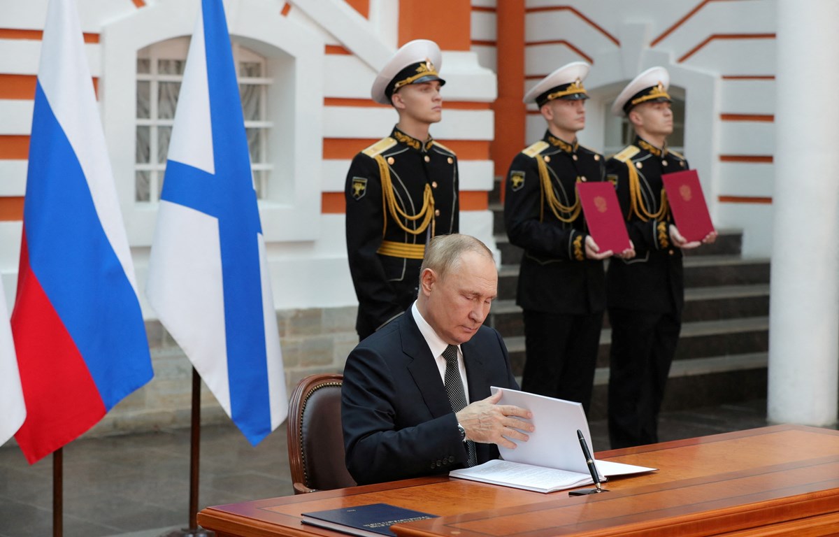 Putin, Rus donanmasının deniz politikasına yönelik temel unsurların belirlendiği yeni doktrini imzaladı.