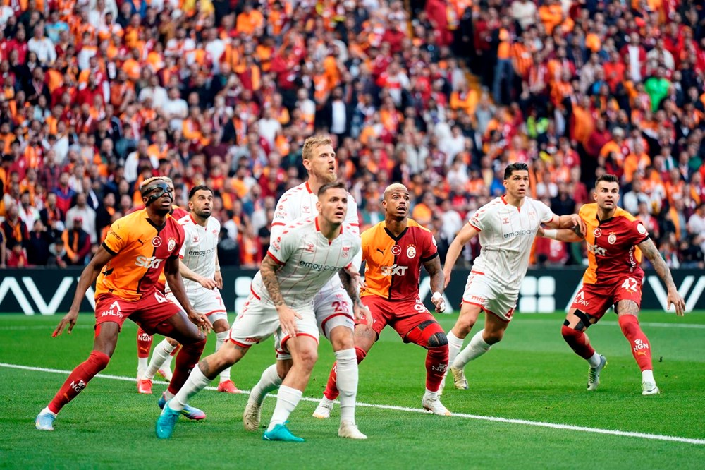 Lider Galatasaray, Sivasspor'u farklı geçti: Son 4 maçta 2 galibiyet 1 beraberlik yetiyor! - 1