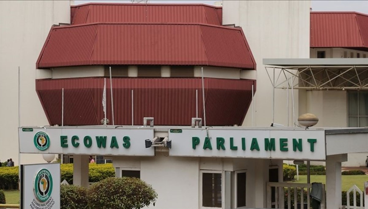 ECOWAS'tan üç ülkeye geri dön çağrısı ECOWAS'tan üç ülkeye geri dön çağrısı