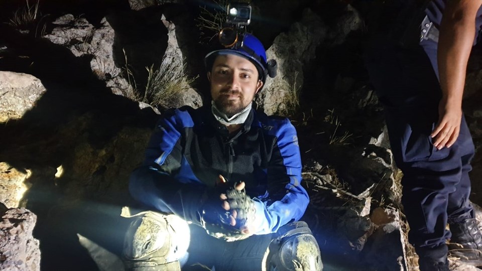 Karaman'da mağarada mahsur kalan gazeteci 8 saat sonra kurtarıldı - 1