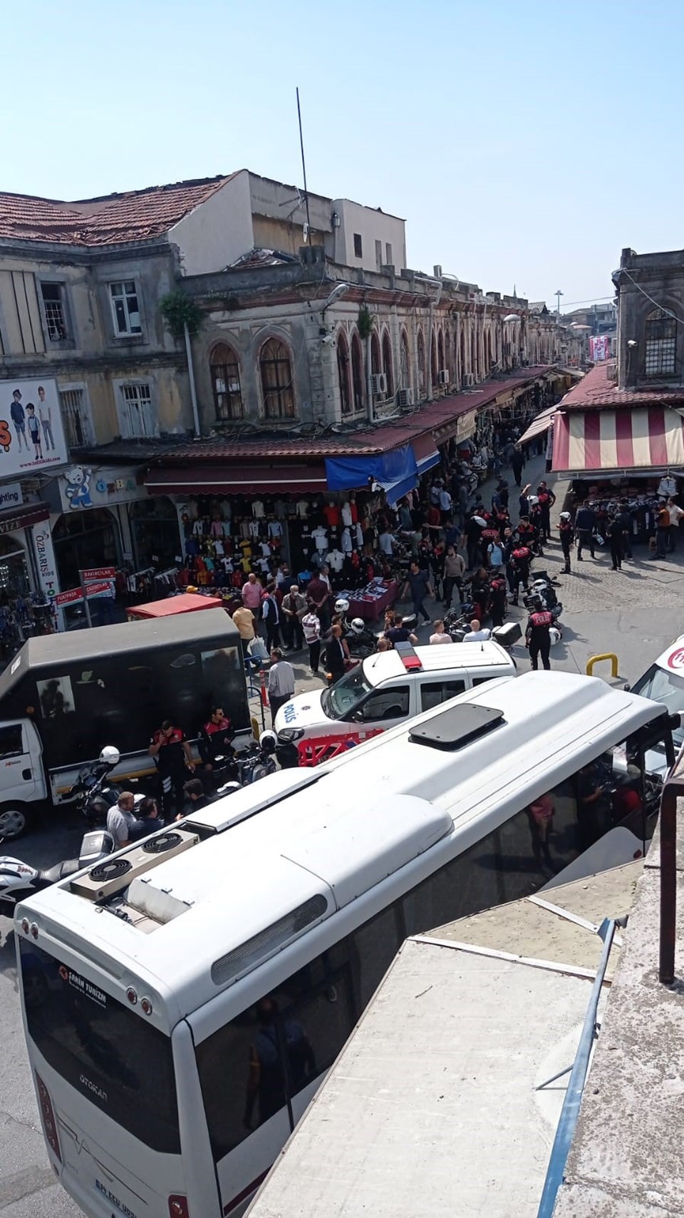 İstanbul Beyazıt'ta silahlı çatışma: 1'i polis 7 yaralı - 1