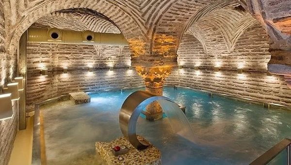 Bin 500 yılık tarihi sarnıç SPA merkezine döndü... Ayasofya tarihine hançer! Bin 500 yılık tarihi sarnıç SPA merkezine döndü... Ayasofya tarihine hançer!