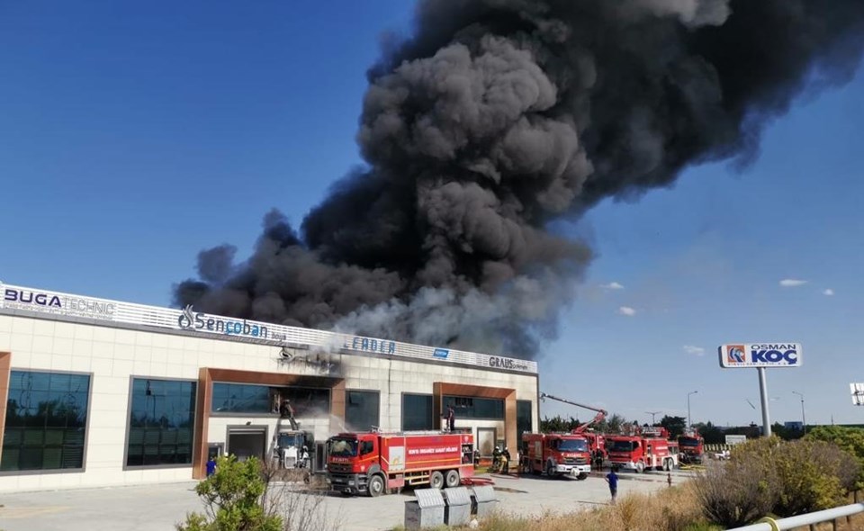 Konya'da boya fabrikasında yangın - 1