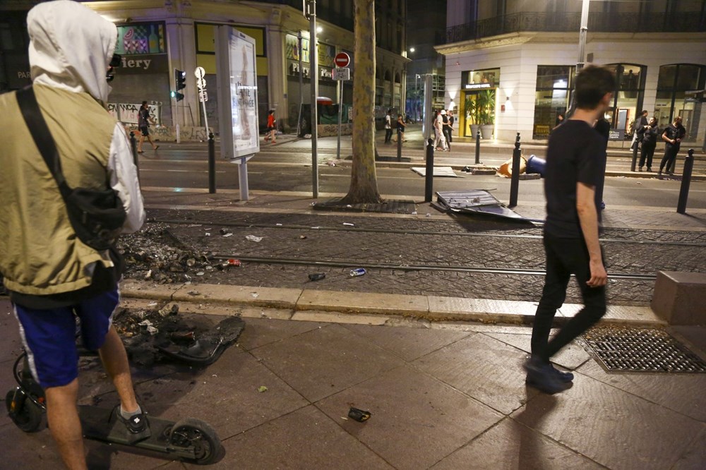 Fransa'daki protestolar 6. gününde: Katil zanlısı polise bağış yağmuru - 10