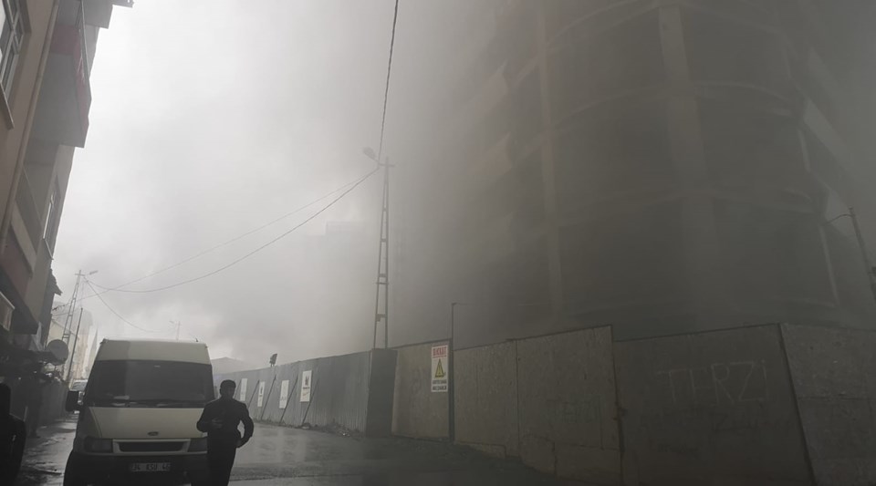 Kadıköy'de inşaat alanında yangın - 1