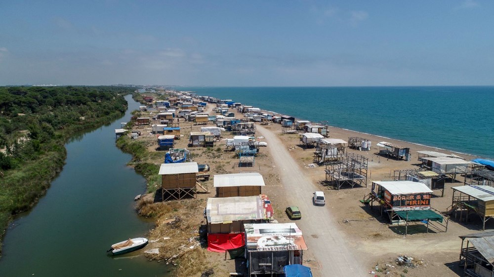 5 yıldızlı otellerin yanındaki “Çardakkondular” kent olma yolunda | Barakalara güneş panelleri bağlandı, kendi marketi de var - 2