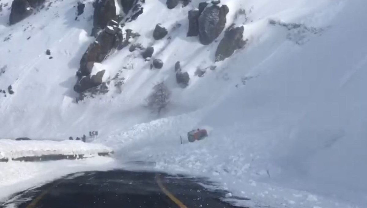 Çığ nedeniyle kapanan Şavşat-Ardahan karayolu ulaşıma açıldı