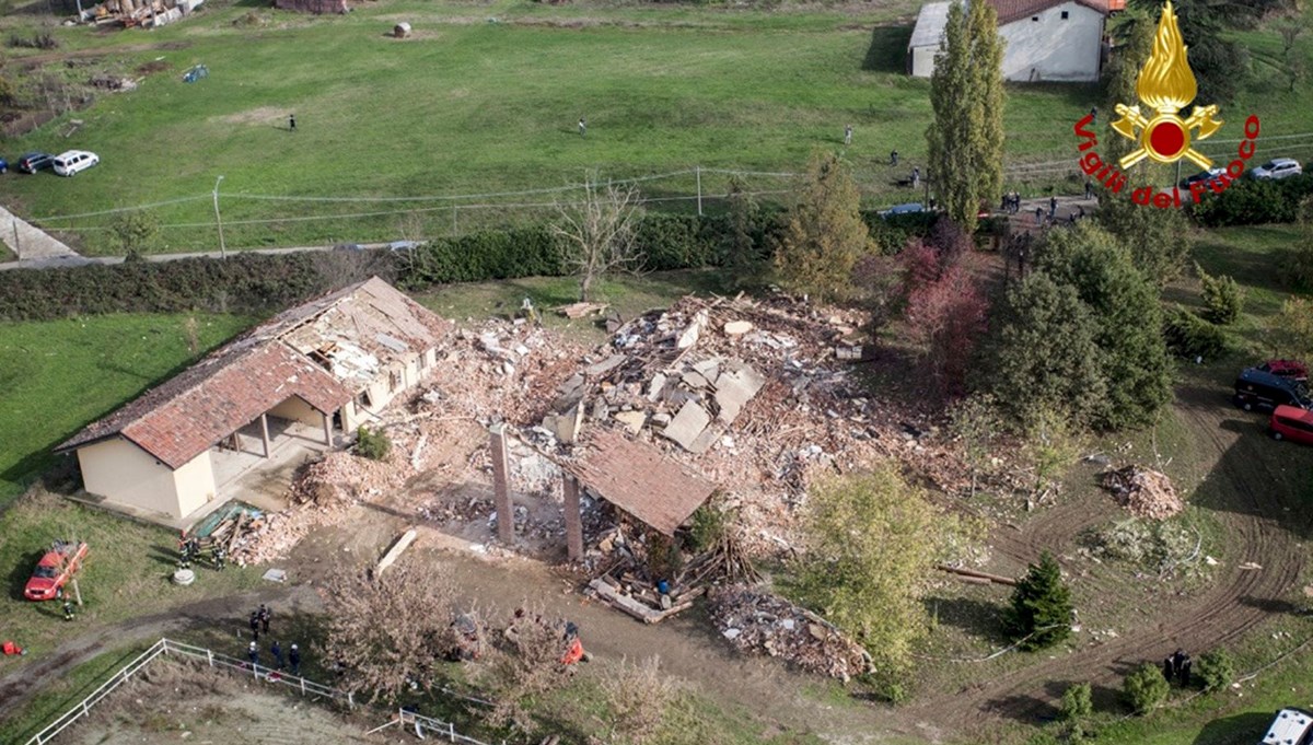 Borçları yüzünden evlerini havaya uçurdular