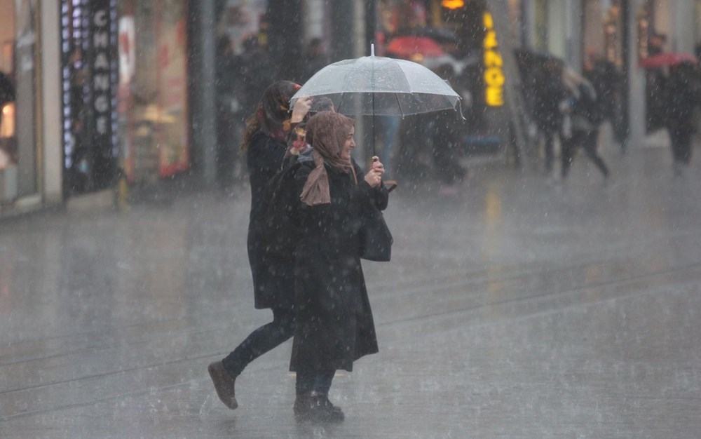 İstanbul'da fırtına, dolu ve yağmur - 1