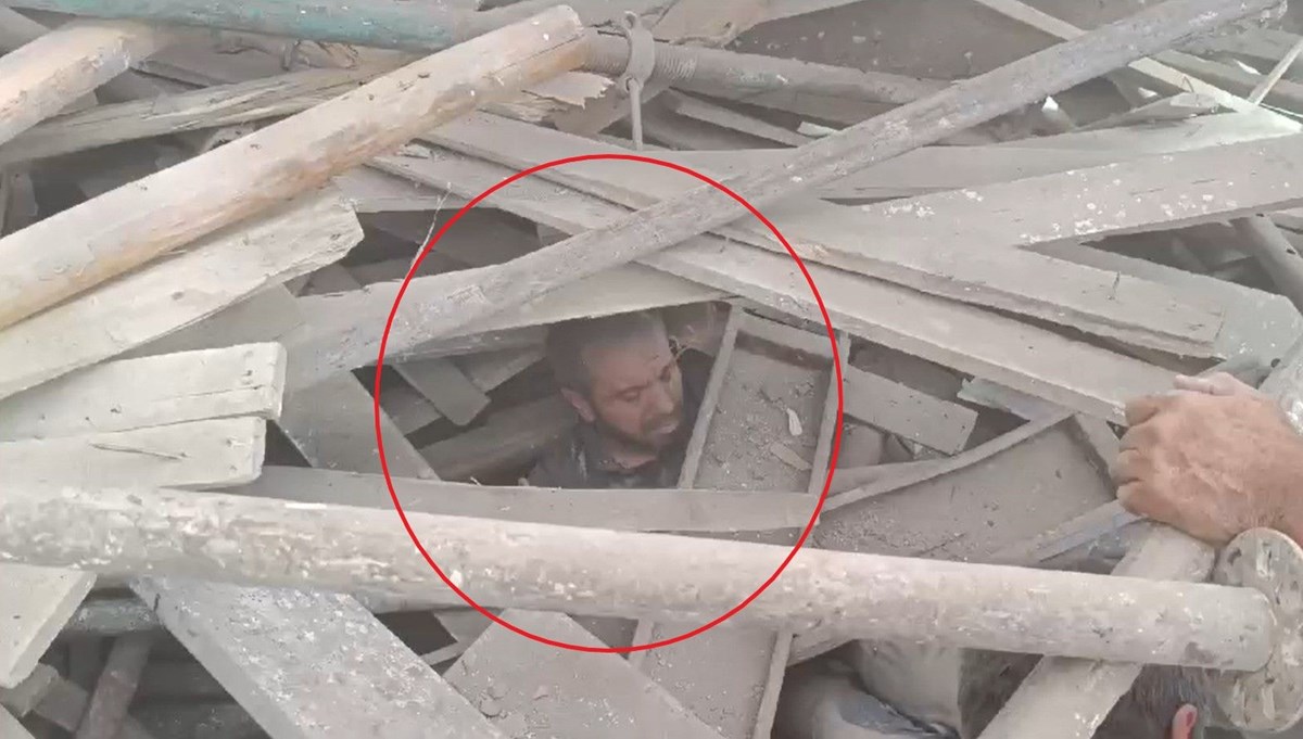 Cami inşaatında iskele çöktü: 4 yaralı Cami inşaatında iskele çöktü: 4 yaralı