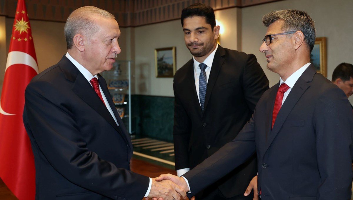 Cumhurbaşkanı Erdoğan, sporcular ve keskin nişancıları kabul etti Cumhurbaşkanı Erdoğan, sporcular ve keskin nişancıları kabul etti